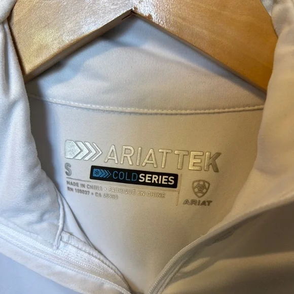 White Ariat Tek Long Sleeve Cold Series Winter Riding Top Size S - Picture 2 of 3